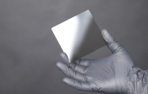 آینده ذخیره سازی داده ها ممکن است شیشه سرامیکی باشد که می تواند هزاران سال طول بکشد آینده ذخیره سازی داده ها ممکن است شیشه سرامیکی باشد که می تواند هزاران سال طول بکشد