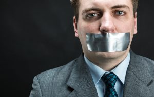 دوران بحث و گفتگوهای باز دره سیلیکون محو می شود زیرا شرکت ها بر روی مخالفت کارمندان کم می شوند دوران بحث و گفتگوهای باز دره سیلیکون محو می شود زیرا شرکت ها بر روی مخالفت کارمندان کم می شوند